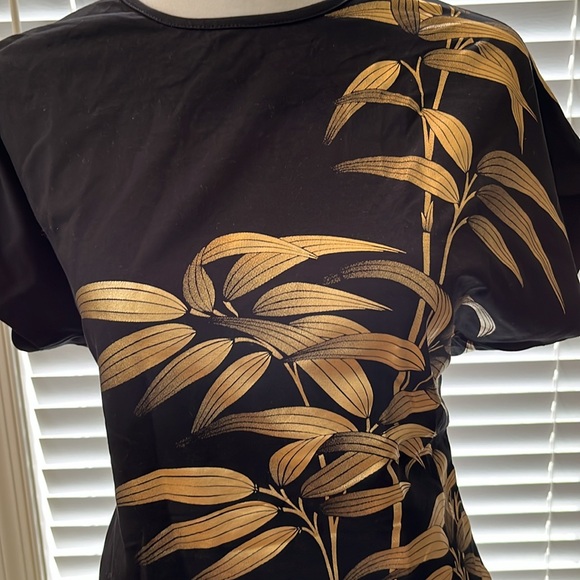 Metropolitan Museum of Art black & gold short sleeved shirt size medium - Picture 2 of 9